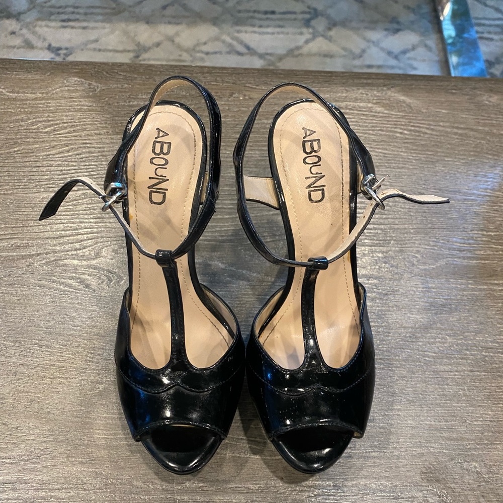 Black Pumps